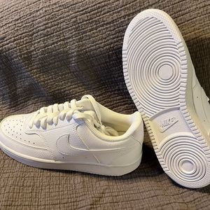 Nike Women’s Court Vision Low size 6.5 White
